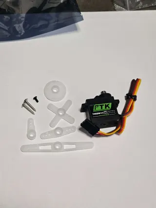 Silne servo PTK 7462W MG 4 – 4